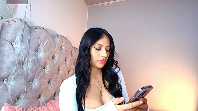 melina hernandezz online show from 04/14/26, 08:15