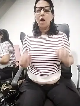 Snapshot of RosseLaure chatting on 02/12/26, 01:00 RosseLaure online show from 02/12/26, 01:00