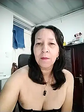Snapshot of RosseLaure chatting on 07/19/26, 04:33 RosseLaure online show from 07/19/26, 04:33