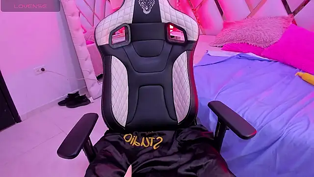 tatiana  ayala online show from 02/20/26, 06:26