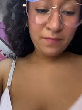 Snapshot of Dany_Moon_ chatting on 02/03/26, 06:22 Dany Moon online show from 02/03/26, 06:22