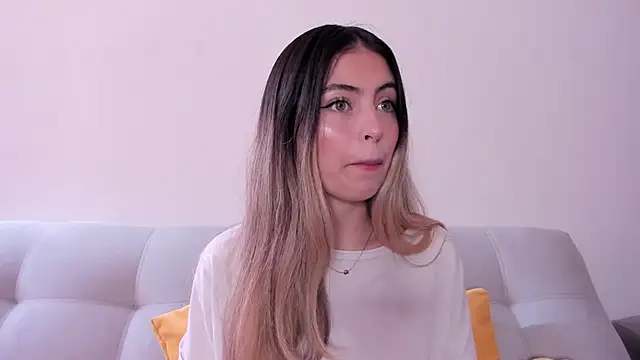 Snapshot of Fernanda_aaaa chatting on 06/22/26, 03:53 Fernanda aaaa online show from 06/22/26, 03:53