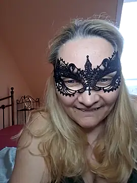 MaskedQueen77 online show from 04/15/26, 03:52