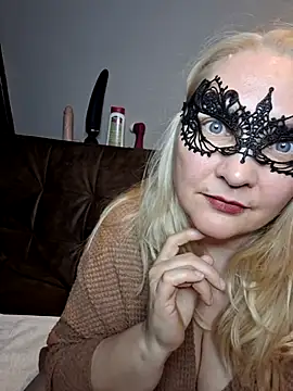 Snapshot of MaskedQueen77 chatting on 05/21/26, 06:37 MaskedQueen77 online show from 05/21/26, 06:37