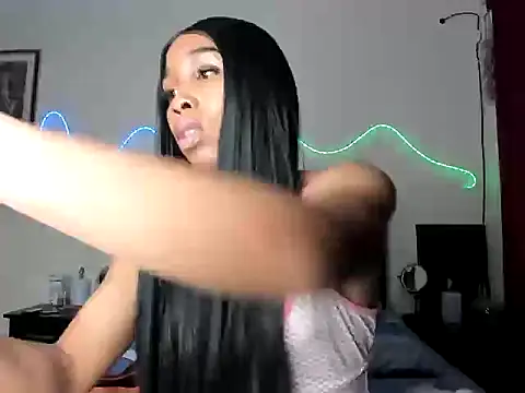 Snapshot of YourDreamReal chatting on 02/14/26, 03:25 YourDreamReal online show from 02/14/26, 03:25