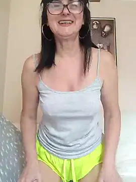 Snapshot of AliceSwan57 chatting on 06/17/26, 06:16 AliceSwan57 online show from 06/17/26, 06:16