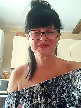Snapshot of AliceSwan57 chatting on 07/17/26, 06:20 AliceSwan57 online show from 07/17/26, 06:20
