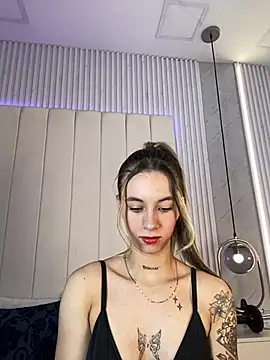 Snapshot of JuliaColemann chatting on 02/05/26, 12:21 JuliaColemann online show from 02/05/26, 12:21