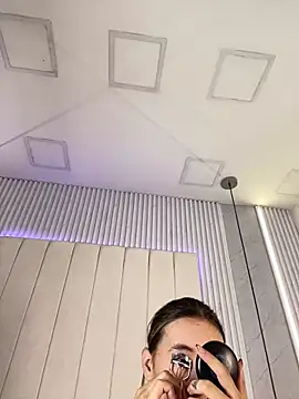 Snapshot of JuliaColemann chatting on 02/12/26, 12:00 JuliaColemann online show from 02/12/26, 12:00