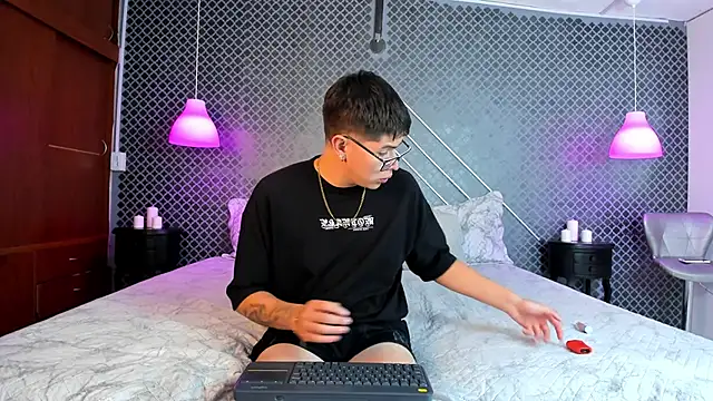 Evie demn online show from 02/11/26, 08:25