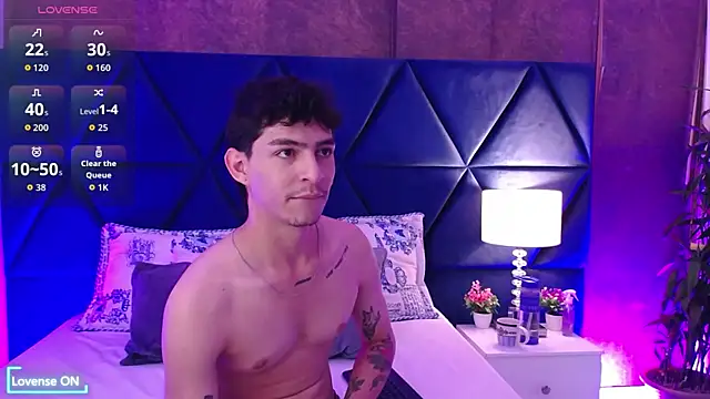 Logan Woods online show from 02/11/26, 02:33