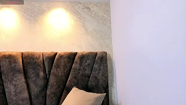 zoe hugeboobs online show from 02/25/26, 12:04