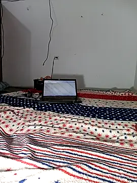 Snapshot of Zara__Flor chatting on 02/13/26, 12:23 Zara Flor online show from 02/13/26, 12:23