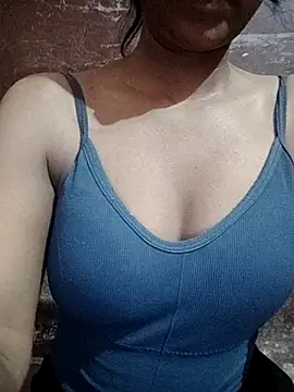 Snapshot of Ayesha_Khan1 chatting on 05/25/26, 03:56 Ayesha Khan1 online show from 05/25/26, 03:56