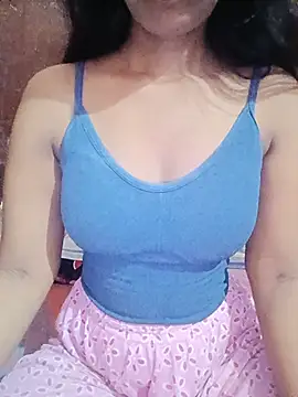 Snapshot of Ayesha_Khan1 chatting on 06/08/26, 12:36 Ayesha Khan1 online show from 06/08/26, 12:36
