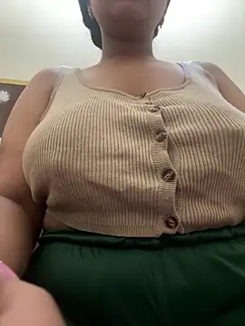 Snapshot of Real_Roma chatting on 02/23/26, 10:18 Real Roma online show from 02/23/26, 10:18