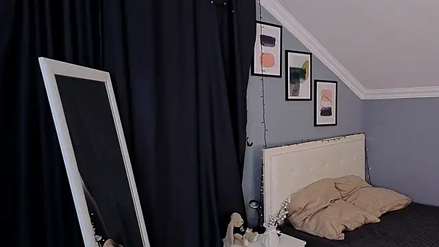 Naomi Demio online show from 03/26/26, 12:22