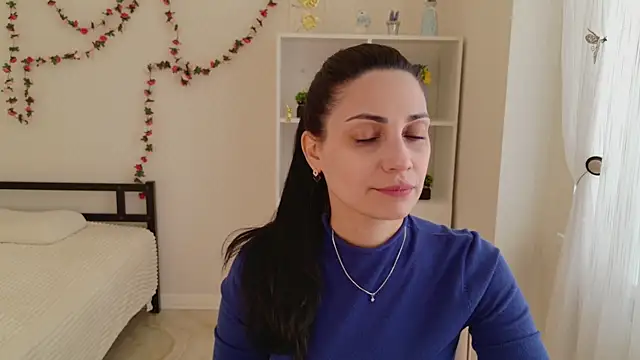 LovelyBeatrice online show from 04/11/26, 11:03