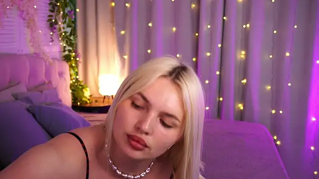 Snapshot of AmeliaWeells chatting on 05/12/26, 03:58 AmeliaWeells online show from 05/12/26, 03:58