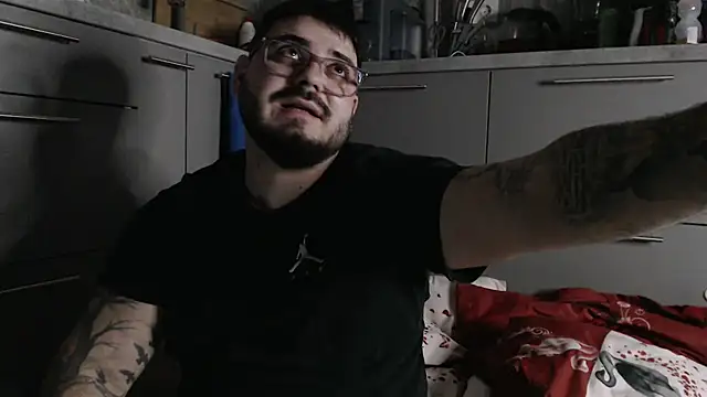 Snapshot of HiddendesireXO01 chatting on 02/24/26, 08:18 HiddendesireXO01 online show from 02/24/26, 08:18