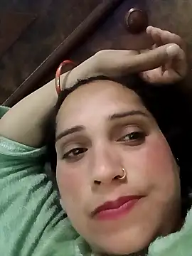 Snapshot of Cute-karisma1234 chatting on 01/19/26, 04:00 Cute-karisma1234 online show from 01/19/26, 04:00