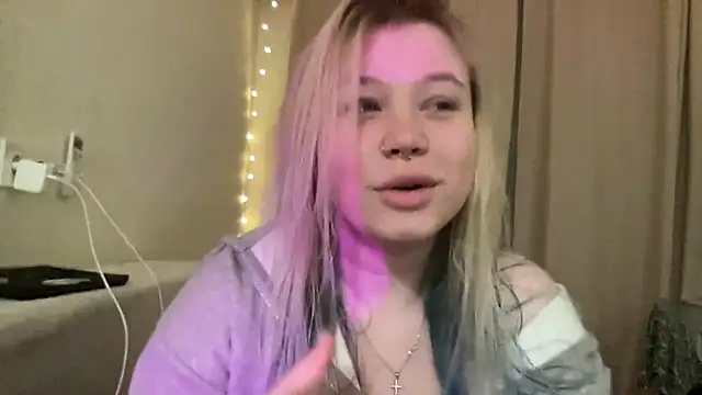 Snapshot of Lulu_Di chatting on 03/12/26, 05:30 Lulu Di online show from 03/12/26, 05:30