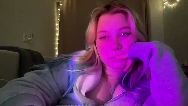 Snapshot of Lulu_Di chatting on 03/15/26, 06:36 Lulu Di online show from 03/15/26, 06:36