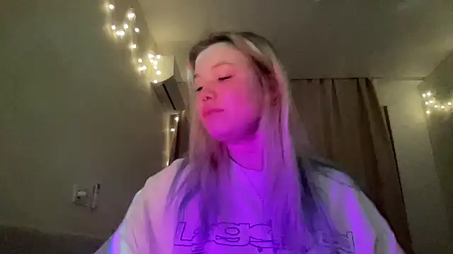 Snapshot of Lulu_Di chatting on 03/18/26, 10:02 Lulu Di online show from 03/18/26, 10:02