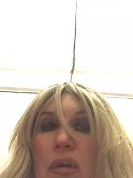 Snapshot of Snejnaya chatting on 02/21/26, 05:25 Snejnaya online show from 02/21/26, 05:25