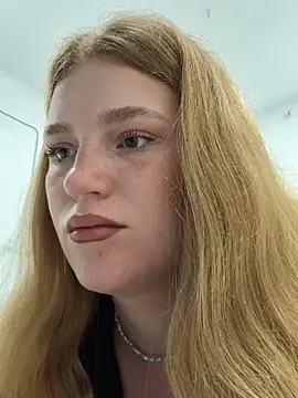 Snapshot of SunnyGrin chatting on 03/03/26, 09:21 SunnyGrin online show from 03/03/26, 09:21