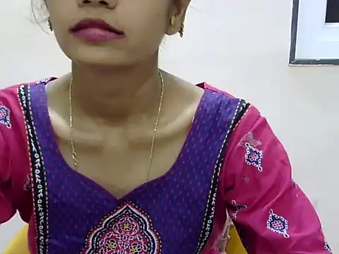 Snapshot of Kulsum_S chatting on 05/15/26, 01:18 Kulsum S online show from 05/15/26, 01:18