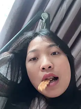 Snapshot of Lyn-be99 chatting on 02/06/26, 02:27 Lyn-be99 online show from 02/06/26, 02:27