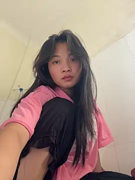 Snapshot of Lyn-be99 chatting on 02/20/26, 06:59 Lyn-be99 online show from 02/20/26, 06:59