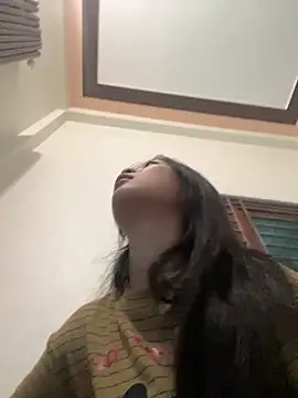 Snapshot of Lyn-be99 chatting on 02/25/26, 12:42 Lyn-be99 online show from 02/25/26, 12:42