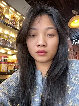 Lyn-be99 online show from 04/18/26, 05:44