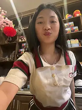 Lyn-be99 online show from 05/22/26, 02:12
