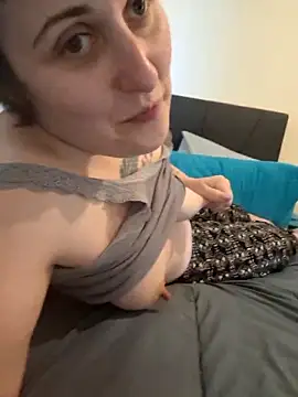 Snapshot of Tiara_XOX chatting on 02/25/26, 11:20 Tiara XOX online show from 02/25/26, 11:20