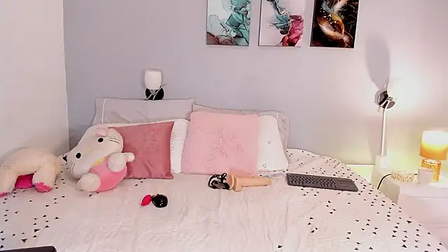 Snapshot of DomenicaW chatting on 01/19/26, 02:43 DomenicaW online show from 01/19/26, 02:43