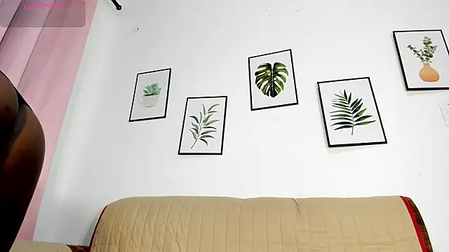 Snapshot of DomenicaW chatting on 02/11/26, 12:32 DomenicaW online show from 02/11/26, 12:32