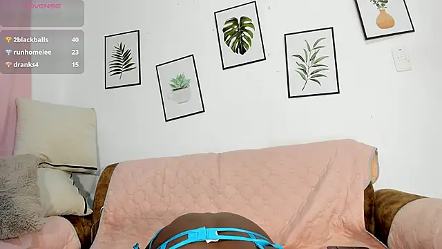 Snapshot of DomenicaW chatting on 02/26/26, 03:05 DomenicaW online show from 02/26/26, 03:05