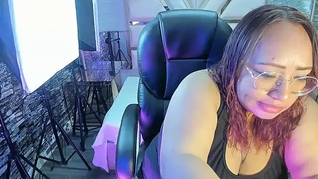 Snapshot of Shara_Oz chatting on 02/25/26, 03:05 Shara Oz online show from 02/25/26, 03:05