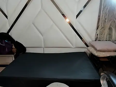 Snapshot of Shara_Oz chatting on 02/28/26, 02:56 Shara Oz online show from 02/28/26, 02:56