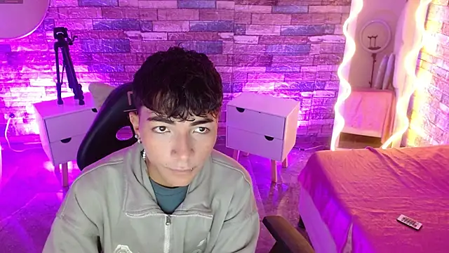 Snapshot of osamu_tay chatting on 02/27/26, 11:43 osamu tay online show from 02/27/26, 11:43