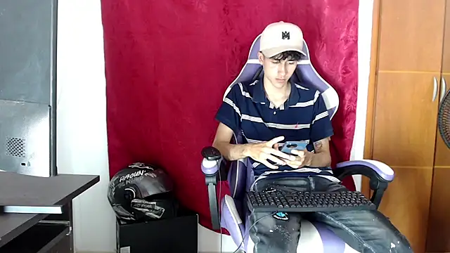 Snapshot of Johnny_cagee_ chatting on 03/01/26, 12:12 Johnny cagee online show from 03/01/26, 12:12