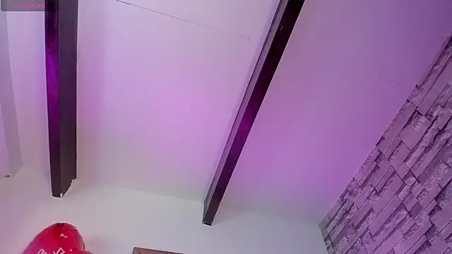 Snapshot of DREAMBOO_ chatting on 02/17/26, 02:52 DREAMBOO online show from 02/17/26, 02:52