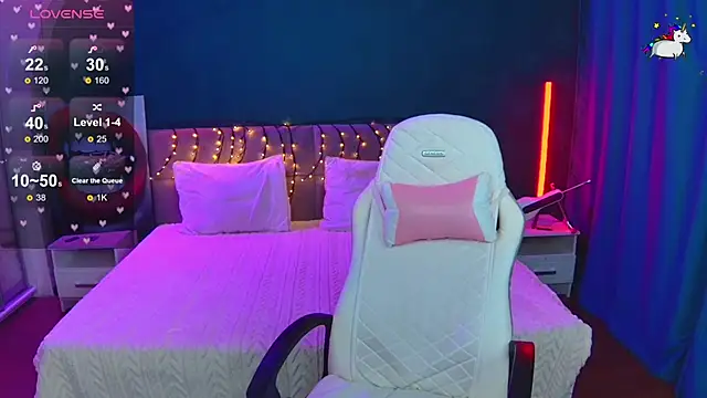 Snapshot of Lunatrend chatting on 02/23/26, 06:00 Lunatrend online show from 02/23/26, 06:00