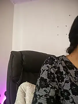 Snapshot of _aish_a chatting on 02/11/26, 08:25 aish a online show from 02/11/26, 08:25