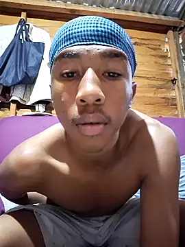 Snapshot of Peterveero12 chatting on 02/18/26, 05:09 Peterveero12 online show from 02/18/26, 05:09