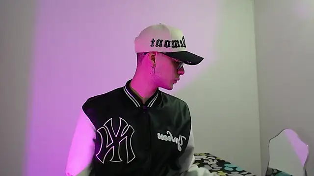 Snapshot of Vlad__night chatting on 02/02/26, 05:28 Vlad night online show from 02/02/26, 05:28