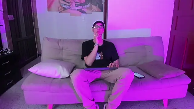 Snapshot of Vlad__night chatting on 02/27/26, 03:28 Vlad night online show from 02/27/26, 03:28